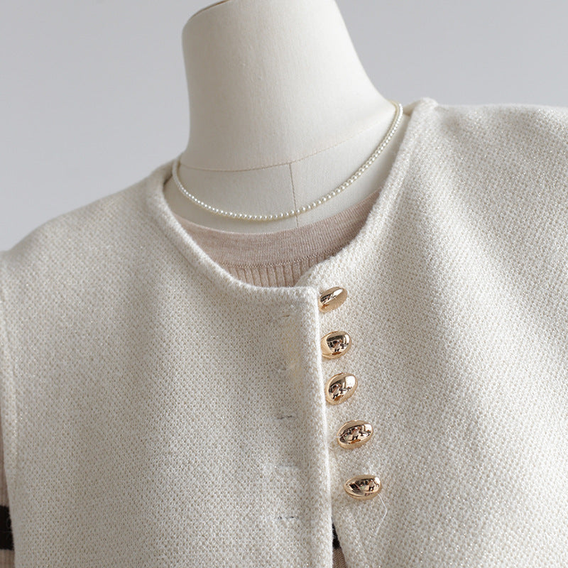 Old Money Style Round Neck Golden Bean Buckle Knitted Vest - L’Heure Marquée 
